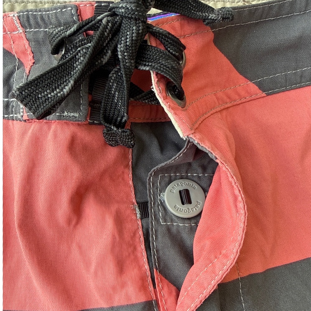 Patagonia Wavefarer Board Shorts Striped Sz 35 Surf Swim Trunks Gorpcore Outdoor - Picture 4 of 8